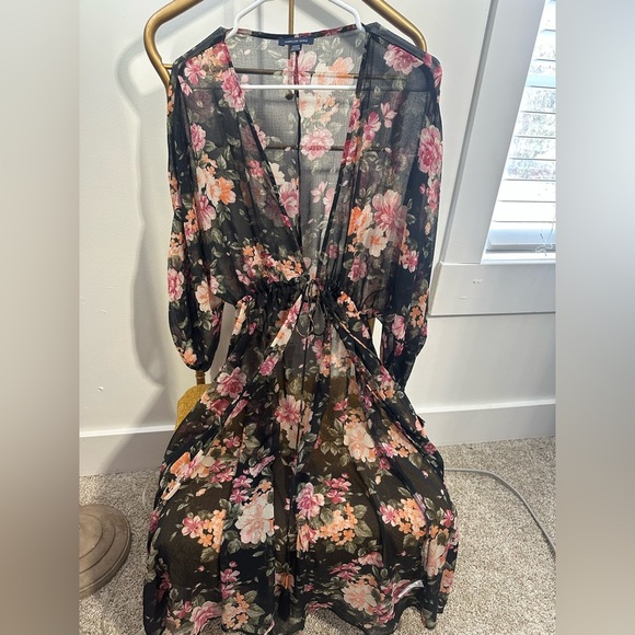 American Eagle Outfitters Tops - American Eagle Outfitters Floral Sheer Kimono Size Medium EUC